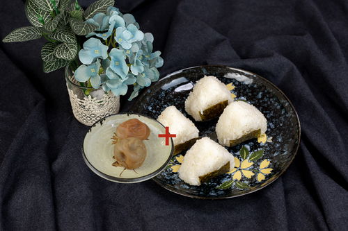 Onigiri con Umeboshi