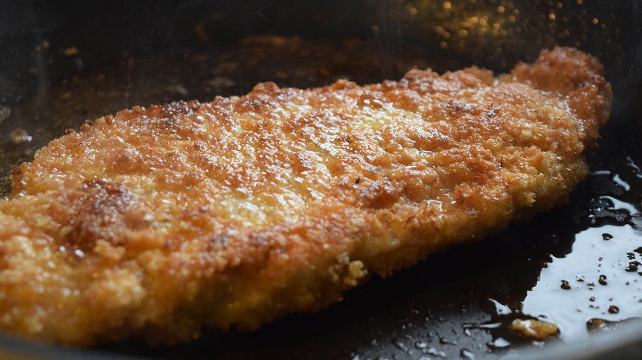 Fry the schnitzel golden brown and evenly over medium heat
