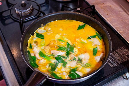 Oyakodon in a pan