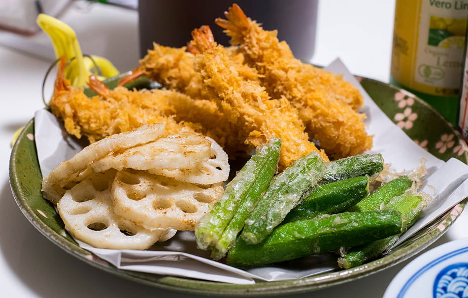 Tempura mit Renkon, Okura und Ebi