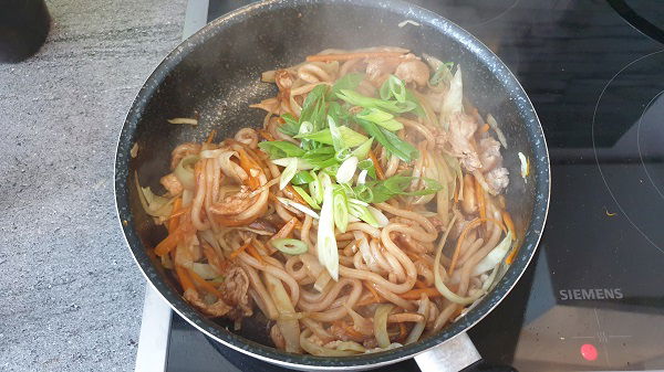 Yaki Udon Alles sch&ouml;n umger&uuml;hrt